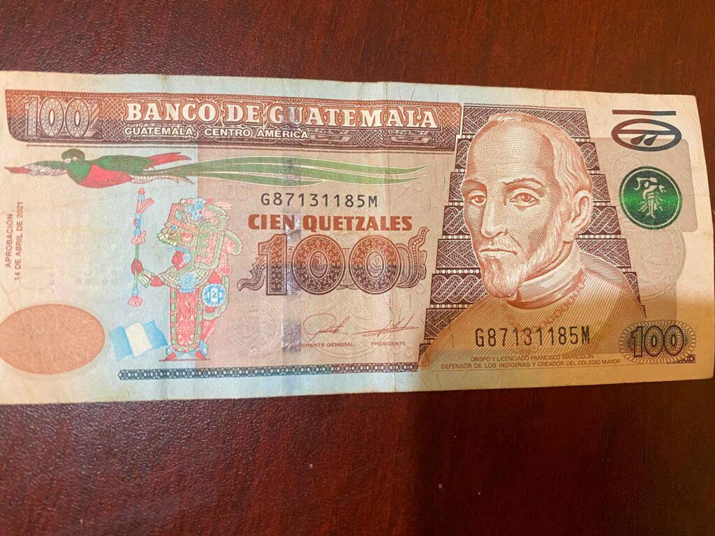 100 quetzales money guatemala lake atitlan