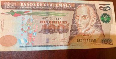 100 quetzales money guatemala lake atitlan